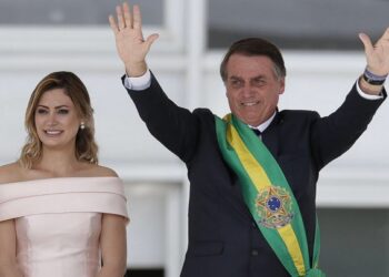 Polícia Federal apreende celulares de Bolsonaro e de Michelle