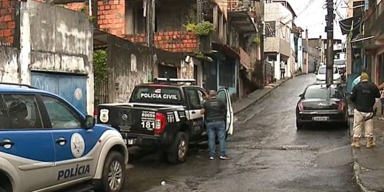 Três pessoas da mesma família são assassinadas a tiros em Salvador