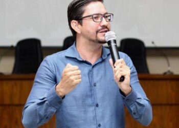 Secretário de Educação de Candeias faz contrato de R$ 9 milhões para ‘tablets’ e R$ 3,3 milhões para ‘brinquedos’