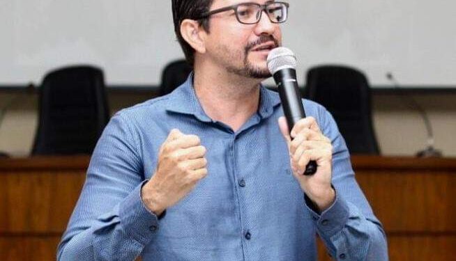 Secretário de Educação de Candeias faz contrato de R$ 9 milhões para ‘tablets’ e R$ 3,3 milhões para ‘brinquedos’