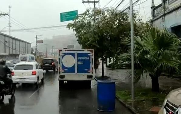 Corpo é encontrado dentro de tonel na Cidade Baixa, em Salvador