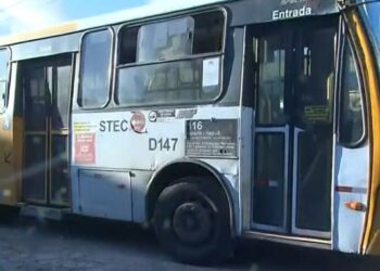 Dois ônibus são assaltados em Salvador no início da manhã desta quinta-feira