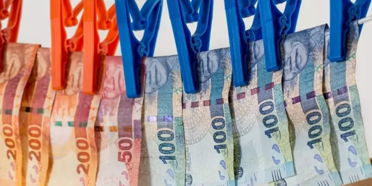 Transparência: lei que pune ‘discriminação a políticos’ favorece lavagem de dinheiro