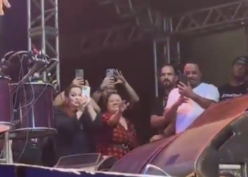 Maiara “se joga” ao som de Léo Santana no São João de Candeias