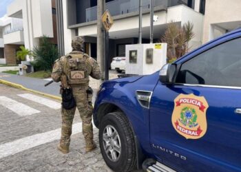 Nove alvos de organização do tráfico de drogas são presos em operação