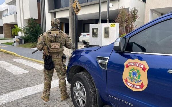 Nove alvos de organização do tráfico de drogas são presos em operação