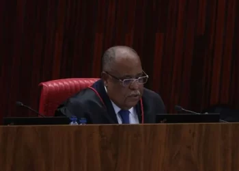 Relator no TSE vota pela inelegibilidade de Bolsonaro