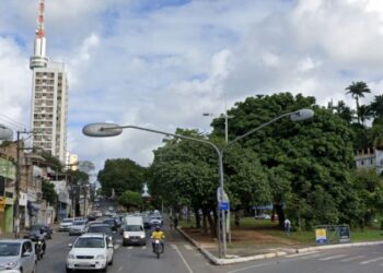 Dois homens são alvejados e outros dois são mortos em praça na Avenida Garibaldi