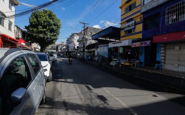 Bandidos fazem arrastão e roubam celulares em Fazenda Grande do Retiro