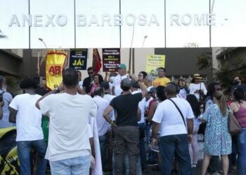 Professores cobram pagamento de precatórios com juros e correções