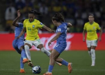 Brasil perde da França e estaciona nos três pontos no Grupo F