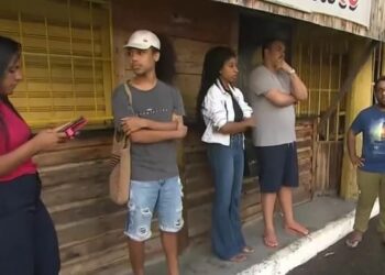 Alunos da Ufba que moram em Simões Filho reclamam da falta de transporte