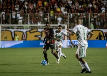 Segue o líder! Vitória vence a Chapecoense e fecha o 1º turno na liderança da Série B
