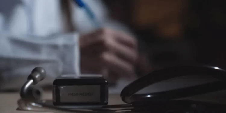 Falsos médicos compraram diplomas por até R$ 400 mil, diz TV