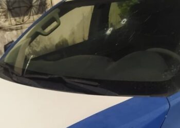 PM apreende fuzil após viatura ser atingida com disparos na região do Ceasa