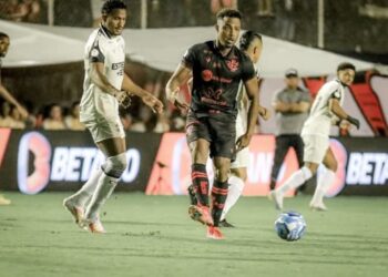 Vitória vence o Ceará e retoma vice-liderança da Série B
