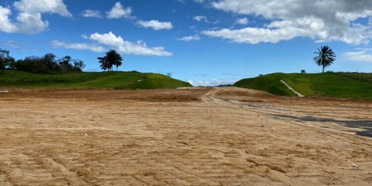 Candeias: Construtora Gil Ferreira já recebeu quase R$ 13 milhões e obra não passa da terraplanagem