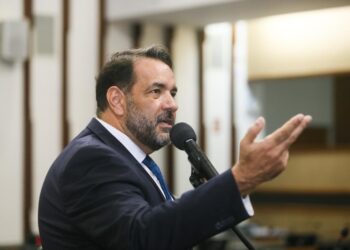 Líder da oposição cobra da Sefaz informações sobre a indenização bilionária paga pela Ford ao Governo da Bahia