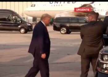 URGENTE: Donald Trump se entrega e segue para um presídio, onde será fichado