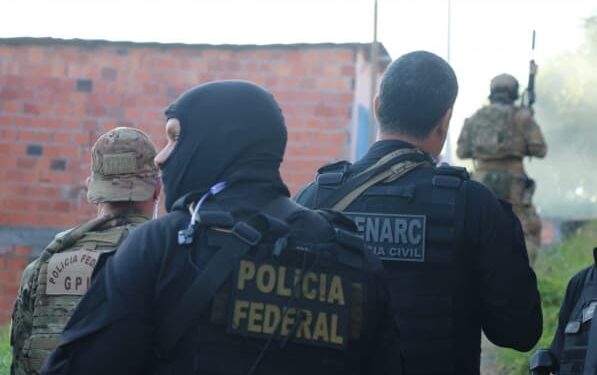 Dois traficantes são presos por equipes da PF, no bairro de Valéria