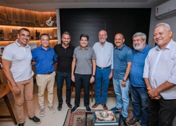 Quatro integrantes da base de Elinaldo Araújo retiram pré-candidatura à prefeitura