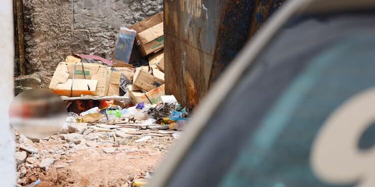 Parte de um corpo é encontrada dentro de lixo na Avenida Paralela