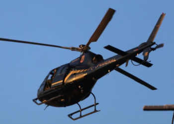 URGENTE! Bandidos no matagal tentam derrubar helicóptero da Polícia Federal