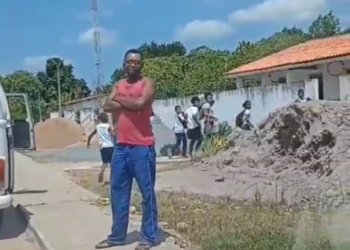 Santo Amaro: Vereadores flagram kombi escolar superlotada com 15 crianças dentro