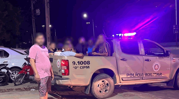 Clientes invadem loja de compra e venda de veículos a procura de empresário suspeito de dar calote em Madre de Deus