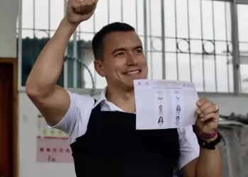 Empresário de 35 anos derrota a esquerda e se elege presidente do Equador