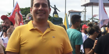 Pontuando bem nas pesquisas, Rivelino vira alvo da prefeita Nilza da Mata