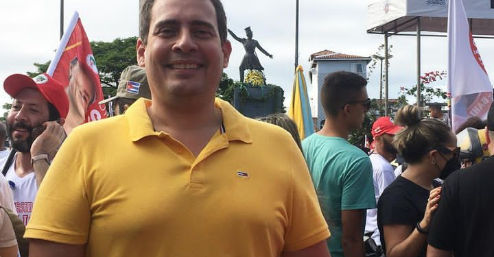 Pontuando bem nas pesquisas, Rivelino vira alvo da prefeita Nilza da Mata