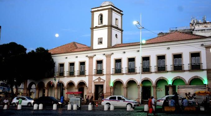 Operação na Câmara de Salvador; assessora de vereador é presa