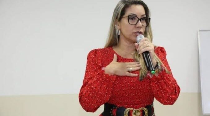 Justiça obriga prefeita de Santo Amaro reajustar salário da Educação