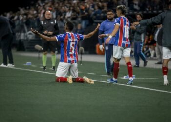 Bahia goleia Corinthians em São Paulo e sai da zona