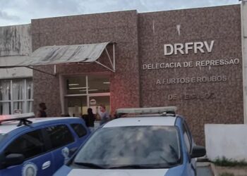 Homem faz quatro reféns em posto de gasolina na Paralela e é preso em flagrante