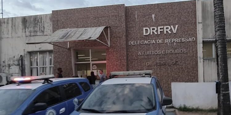 Homem faz quatro reféns em posto de gasolina na Paralela e é preso em flagrante