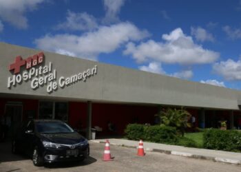 Três pessoas morreram após caminhonete invadir casa em Camaçari