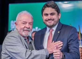Ministro de Lula concede 31 retransmissora de TV a aliado político do Maranhão