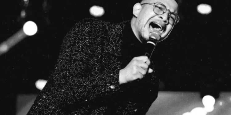 Cantor gospel morre após passar mal durante show na Bahia