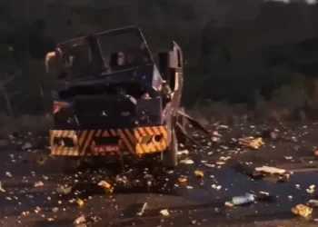 Carro-forte fica destruído após tentativa de roubo na BR – 101
