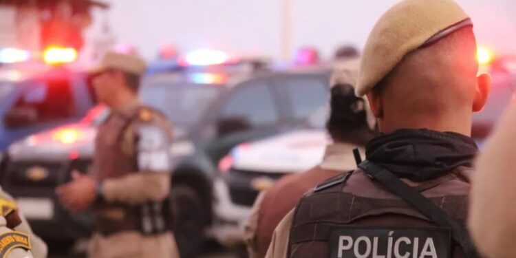 Foragido da Justiça por tráfico de drogas é preso pela PM na Avenida Luís Eduardo Magalhães, em Salvador