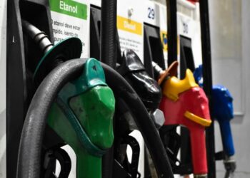 Gasolina e diesel ficam mais caros na Bahia; gás de cozinha sofre redução no preço