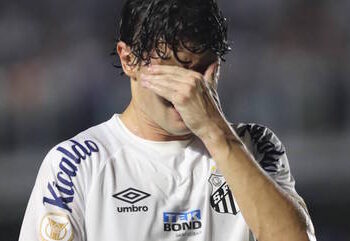 Santos perde para o Fortaleza e é rebaixado pela primeira vez à Série B