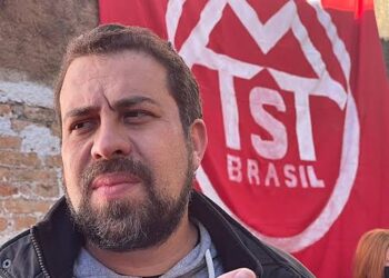 Depois de Haddad ir à missa e Dino citar Bíblia, Boulos falará em ‘valores cristãos’ durante 2024