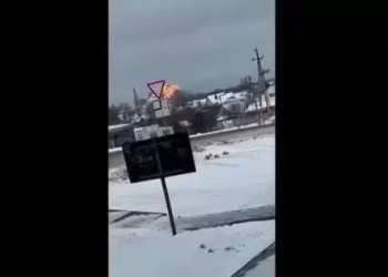 Avião cai com quase 80 a bordo na Rússia: “todos mortos”