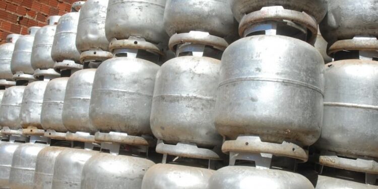 Reajuste no ICMS deixa gasolina, diesel e gás de cozinha mais caros na Bahia