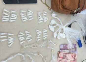 Polícia Militar apreende drogas em Candeias