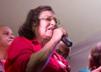 Prefeita Nilza da Mata manda recolher celulares antes de reunião com sindicalistas