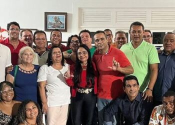 Prefeita Moema Gramacho escolhe Rosalvo como seu sucessor